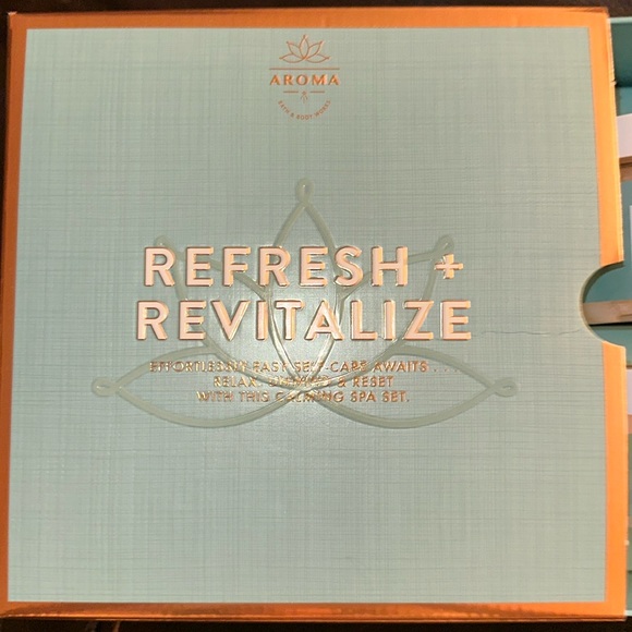 NIB 3 PIECE REFRESH & REVITALIZE BATH & BODY WORKS AROMA EUCALYPTUS AND LAVENDER - Picture 2 of 6
